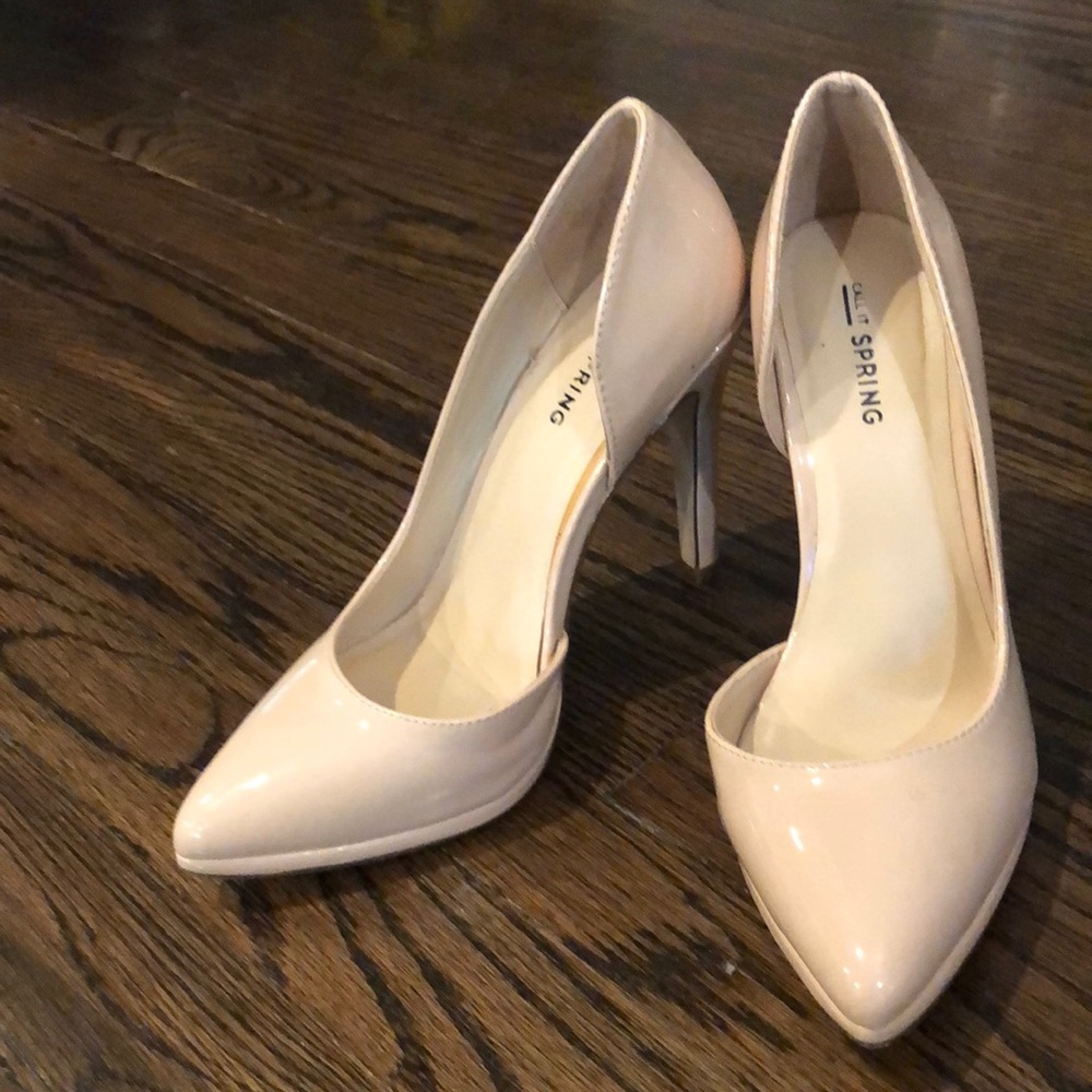 Nude pumps
